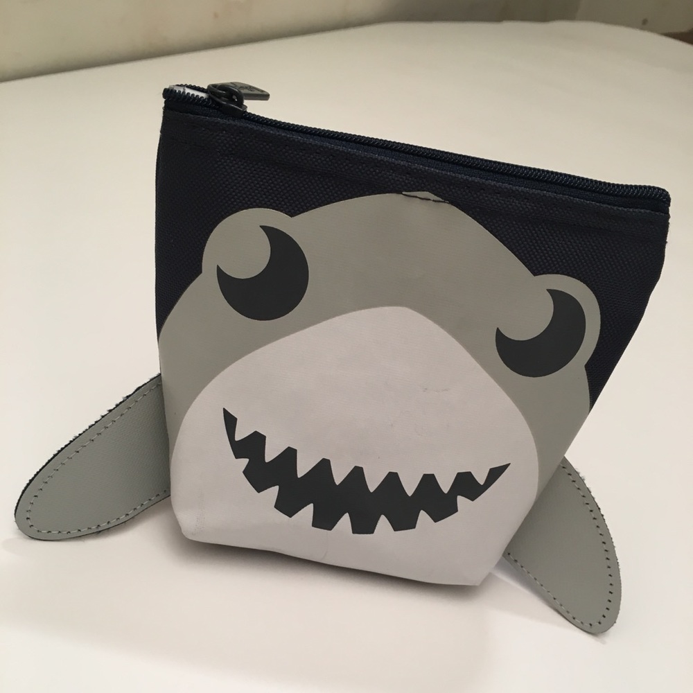 Cool Zip Snacker - shark (Thirty-one)